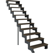 Gerade Treppe mit braunen Stufen und grauen Seitenteilen.
