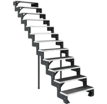 Treppe mit neun Stufen und seitlichen Halterungen