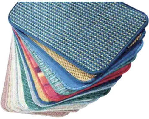 Stapel verschiedener Tischsets