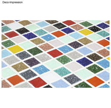 Mosaikfliesen mit quadratischem Muster für Wand und Boden