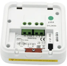 Detailansicht einer Steuerungsbox mit elektronischen Anschlüssen