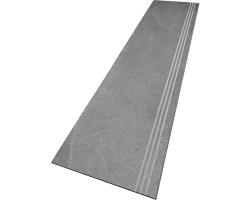 Treppenstufe aus Stein mit drei Rillen zur Trittsicherheit