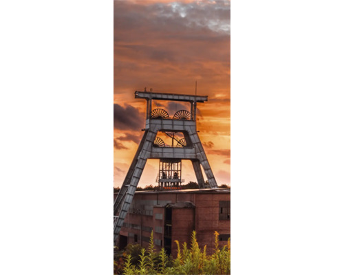 Fördergerüst einer Zeche bei Sonnenuntergang