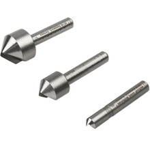 Drei Körner aus Metall im Detail