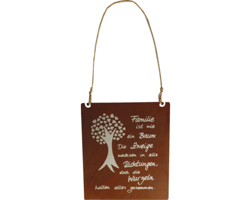 Dekoratives Schild mit Baum und Familienspruch an einer Kordel