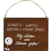 Schild mit der Aufschrift: Klingeln, warten und falls keiner öffnet: Weg säubern und Blumen gießen!