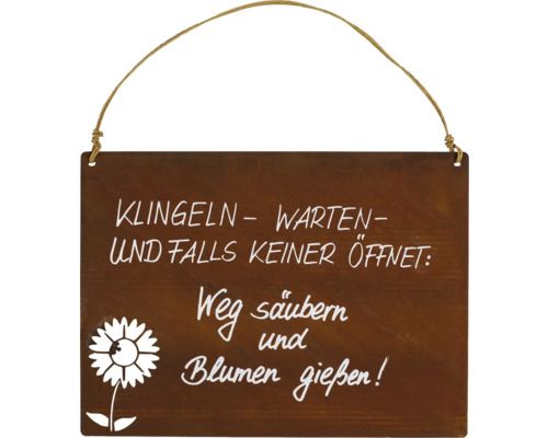 Schild mit der Aufschrift: Klingeln, warten und falls keiner öffnet: Weg säubern und Blumen gießen!