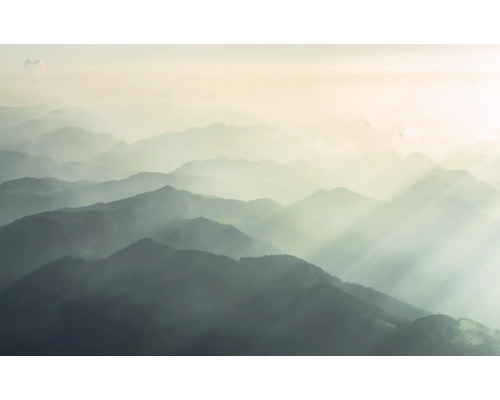 Luftaufnahme von Bergen im Nebel