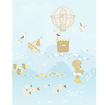 Illustration mit Heißluftballon, Boot, Möwen, Fischen und Bär mit Schwimmreifen