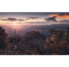 Landschaft mit Bergen und Sonnenaufgang