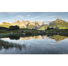 Berglandschaft mit See und Bergspiegelung