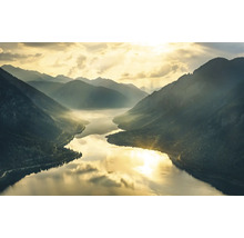 Landschaft mit Bergen und See