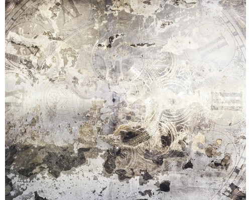 Abstrakte Wandgestaltung mit Uhrenmotiven und verwitterter Textur