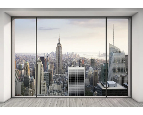 Bürofenster mit Blick auf die Skyline von New York City mit dem Empire State Building