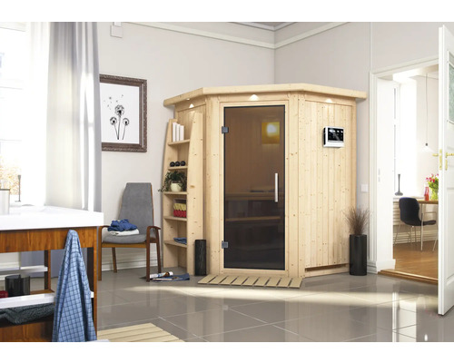Holzsauna mit Glastür und Bedienfeld in einem hellen Badezimmer