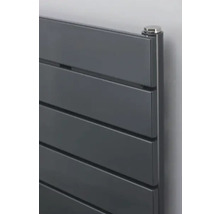 Nahaufnahme eines horizontalen Badheizkörpers