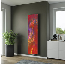 Dekorheizkörper mit abstraktem Muster in einem Wohnraum