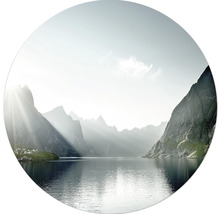 Landschaft mit Bergen und See
