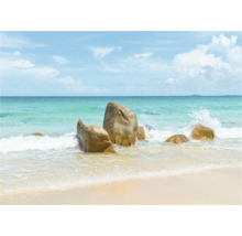 Küstenlandschaft mit Felsen im Wasser