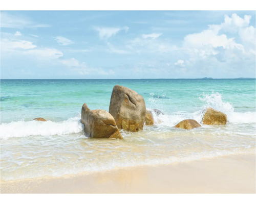 Küstenlandschaft mit Felsen im Wasser
