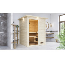 Innenraumaufnahme eines Badezimmers mit einer Sauna aus Holz