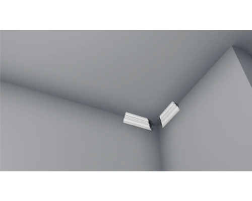 Zwei Zierleisten in einer Raumecke