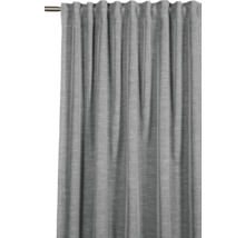 Grauer Vorhang mit Faltenaufhängung an einer Gardinenstange