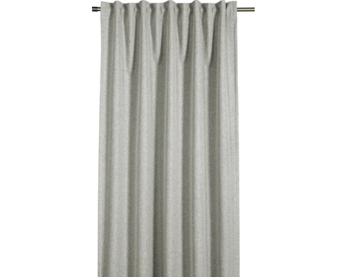 Grauer Vorhang mit Faltenaufhängung an einer Gardinenstange