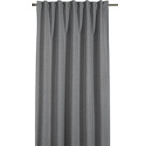 Grauer Vorhang mit Faltenbandaufhängung an einer Gardinenstange