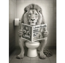 Löwe sitzt auf Toilette und liest eine Zeitschrift