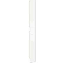 Weißer Küchen-Hochschrank mit mehreren Fächern