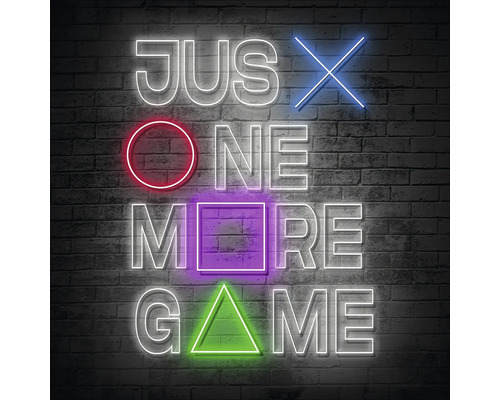 Leuchtreklame mit dem Text Nur noch ein Spiel und den Spielstationssymbolen auf Ziegelwand