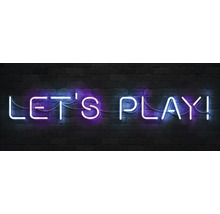 Neonreklame mit der Aufschrift 'Let's Play' vor einer Ziegelwand