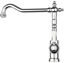 Wasserhahn mit geschwungenem Auslauf und Hebel