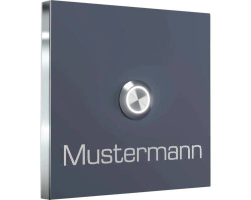 Namensschild mit Klingelknopf und Schriftzug Mustermann