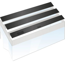 Aquarium mit schwarzer Abdeckung
