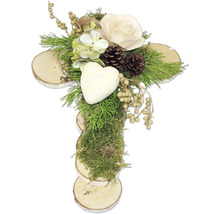 Dekoratives Kreuz mit Blumen, Kiefernzapfen und Moos