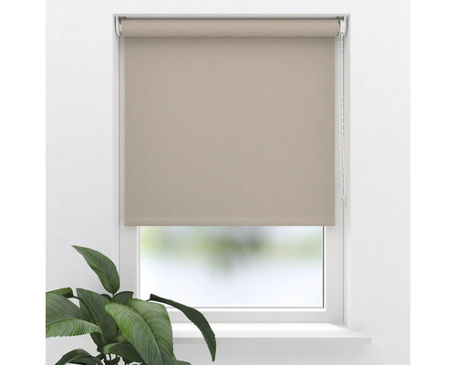 Beige Stoffrollo am Fenster