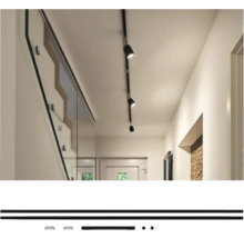 Flur mit Deckenschiene und Glasgeländer