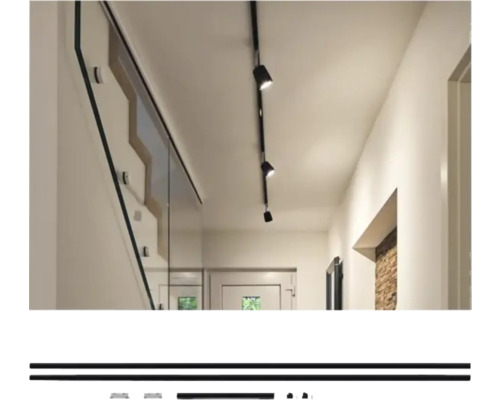 Flur mit Deckenschiene und Glasgeländer