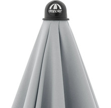 Detailansicht eines Sonnenschirms mit Doppler Logo