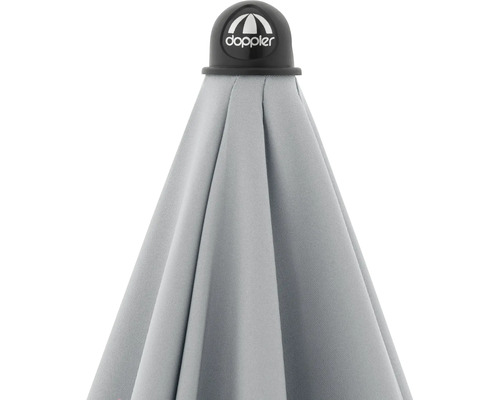 Detailansicht eines Sonnenschirms mit Doppler Logo