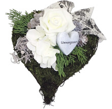 Herzgesteck mit weißen Rosen und dem Schriftzug Unvergessen als Grabschmuck