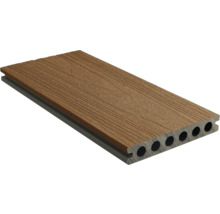 Terrassendiele aus Kunststoff mit Hohlkammern