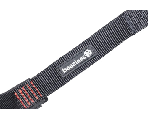 Beeztees Logo auf einem Hundegeschirr aus Textil