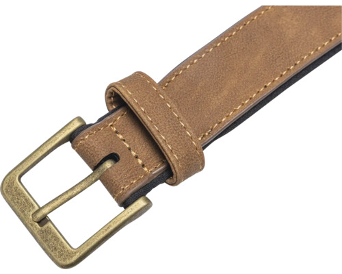 Detailansicht eines braunen Ledergürtels mit Metallschnalle