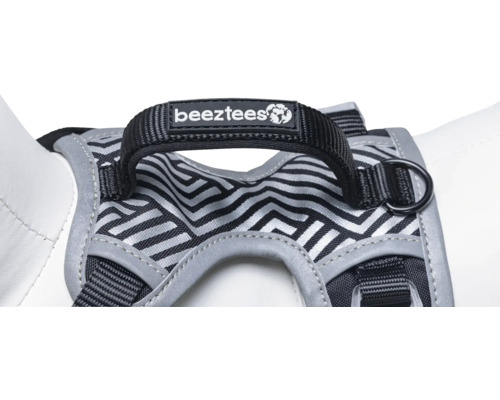 Beeztees Logo auf einem Hundegeschirr mit Griff und D-Ring