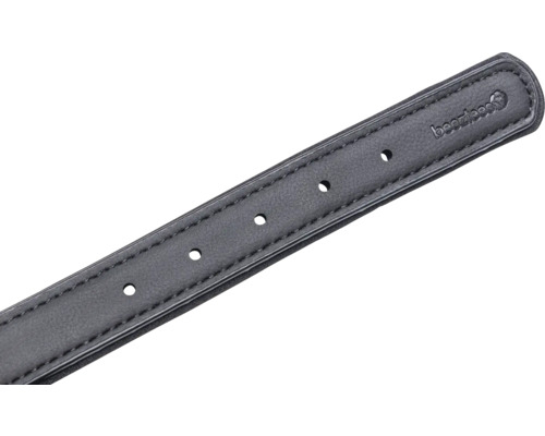 Beeztees Logo auf einem Hundehalsband aus Leder mit Löchern zur Größenanpassung.