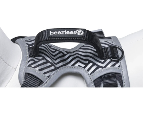 Beeztees Logo auf einem Hunde-Brustgeschirr mit Griff und geometrischem Muster