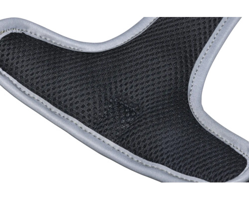 Detailaufnahme eines schwarzen Mesh-Gewebes mit grauer Einfassung